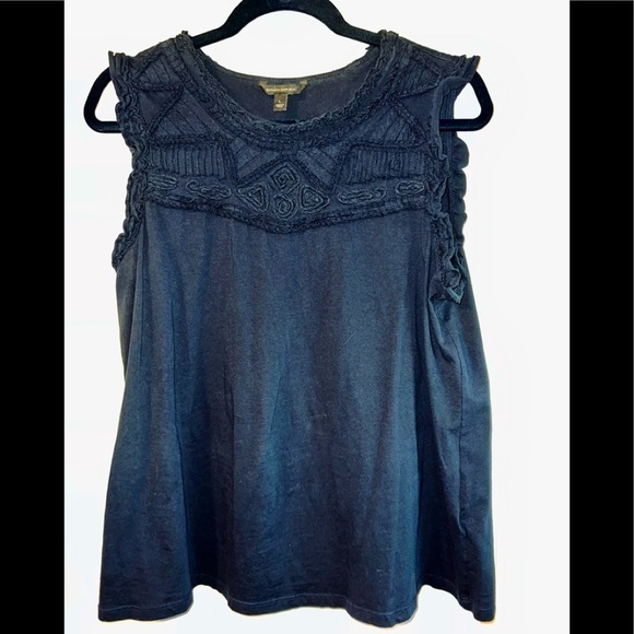 Banana Republic Tops - Banana Republic Blouse with beautiful embroidery detail